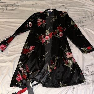 Medium 100% polyester robe
